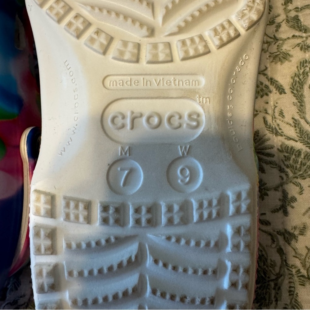 Croc’s solar rainbow tie dye clogs - Picture 13 of 13